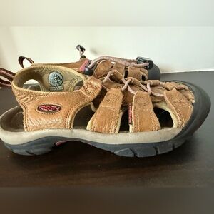 Keen womens sandals size 5.5